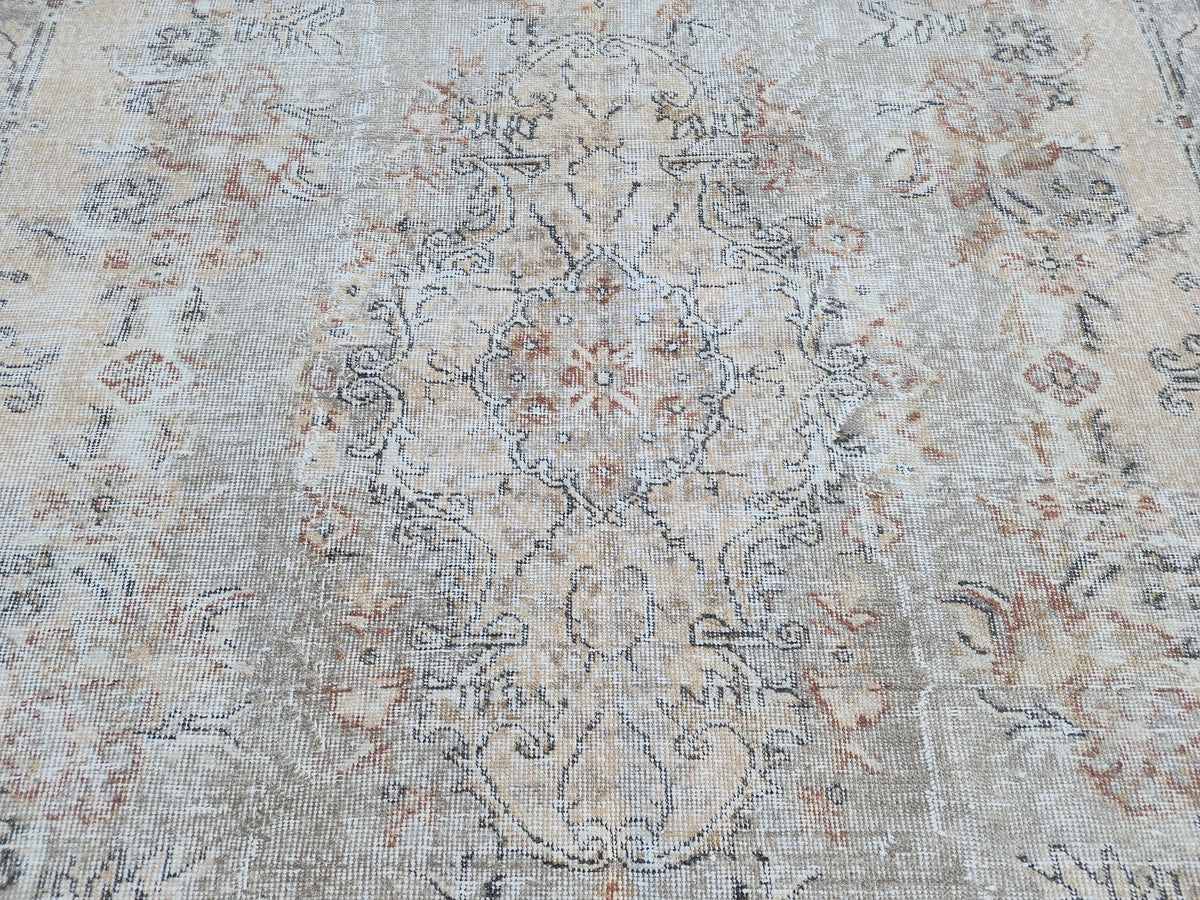 Vintage Oushak Rug 5x9: Handmade Wool, Bohemian Style