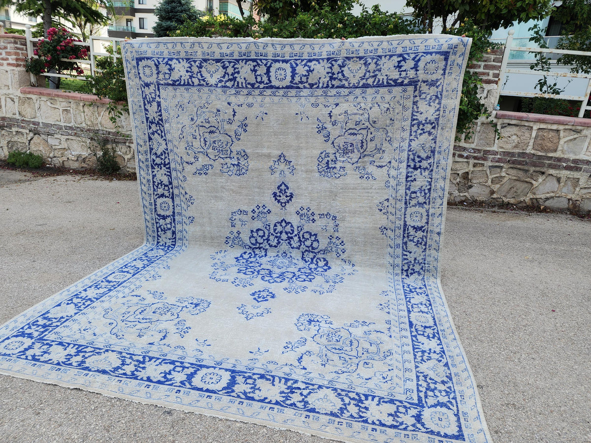 Vintage Oushak Rug 8x11: Blue Medallion Turkish Hand-Knotted Wool Area Rug
