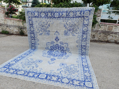 Vintage Oushak Rug 8x11: Blue Medallion Turkish Hand-Knotted Wool Area Rug