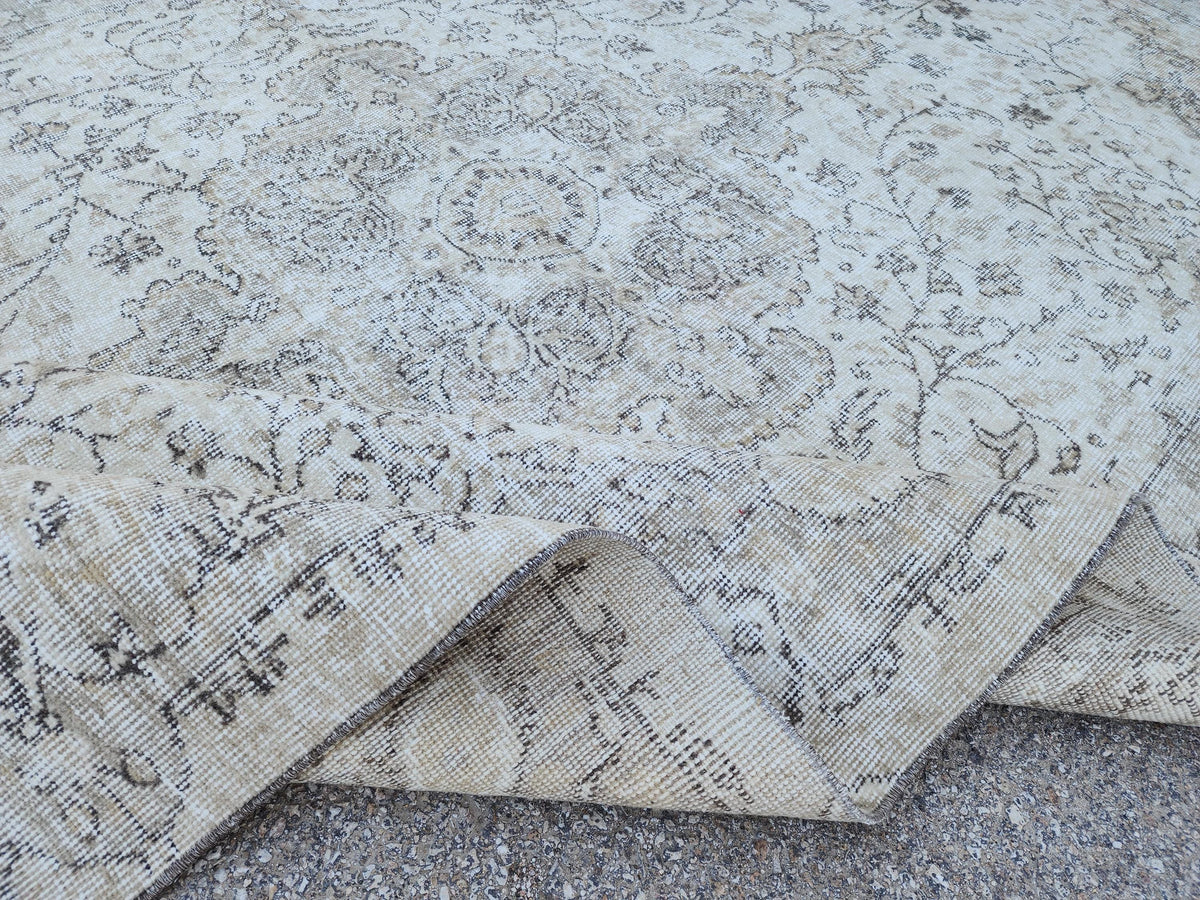 Hand-Knotted Wool Oushak Rug 6x10: Neutral Turkish Vintage Rug