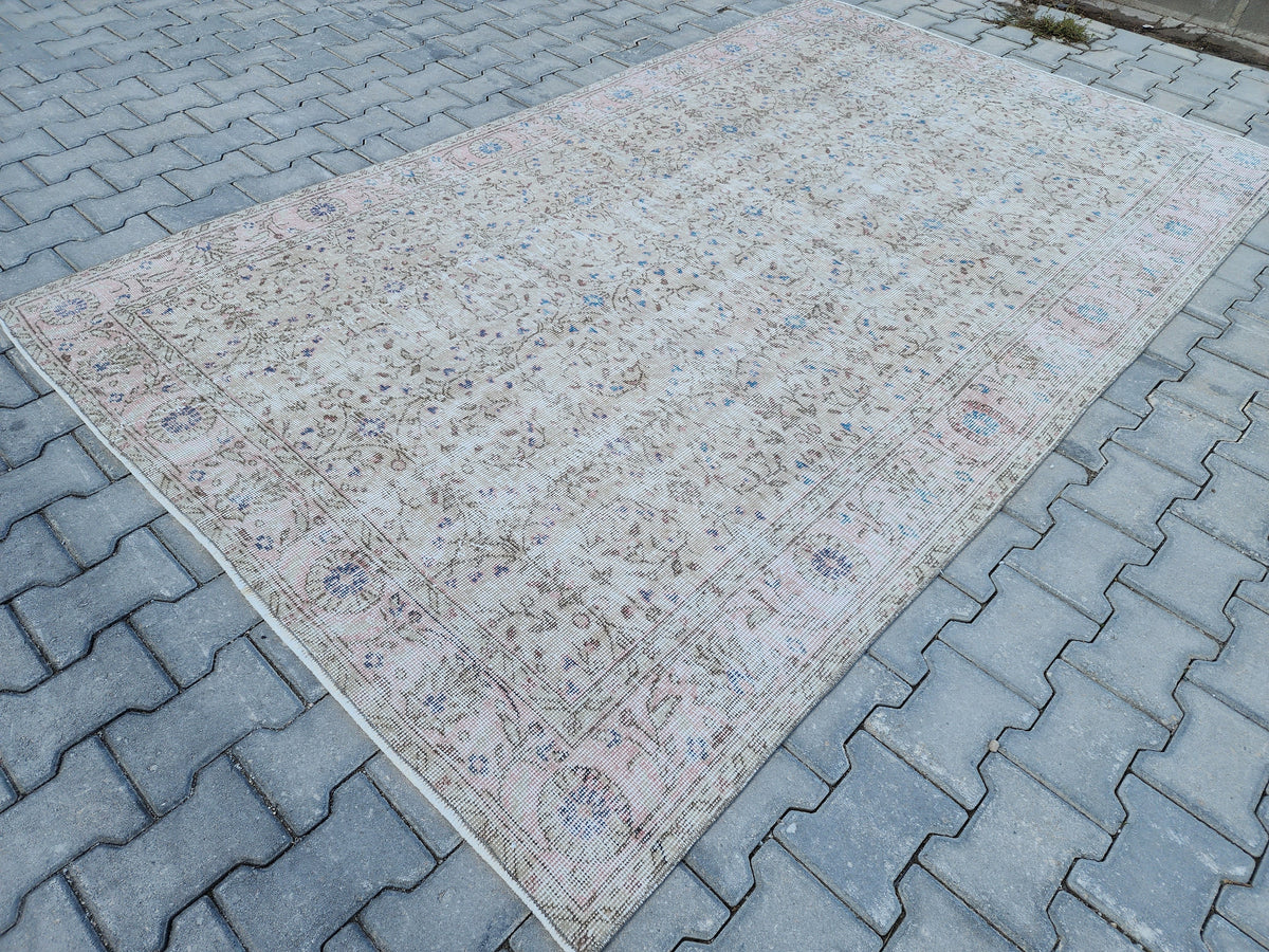 Vintage Oushak Rug 5x8: Hand-Knotted Beige Oriental Rug