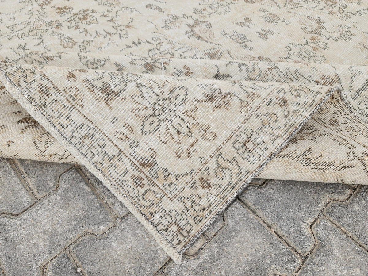 6x9 White Oushak Wool Rug: Turkish Vintage Area Rug