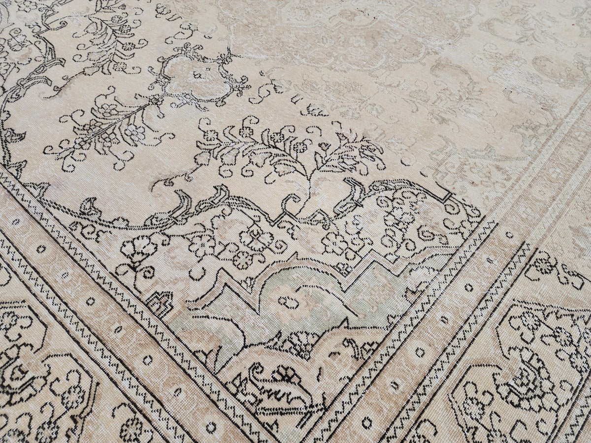 9×12  Vintage Wool Rug : Rustic Abraj  Hand-Woven, Neutral and Beige