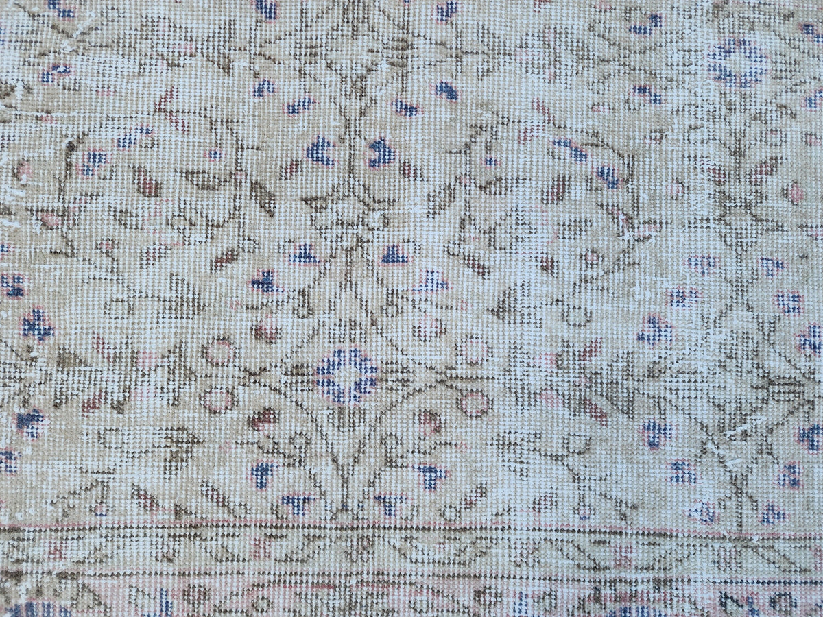 Vintage Oushak Rug 5x8: Hand-Knotted Beige Oriental Rug