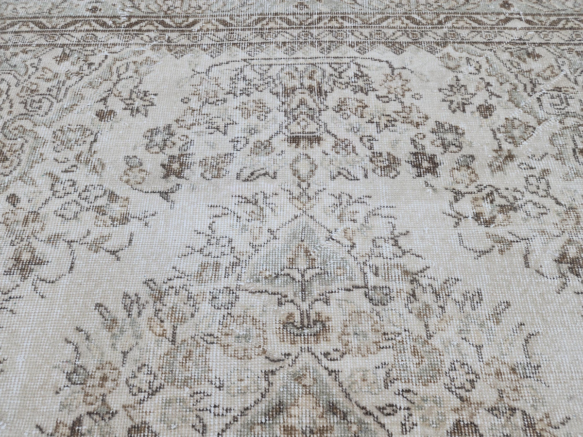 6x10 Vintage Oushak Rug: Hand-Knotted Turkish Wool Medallion Rug