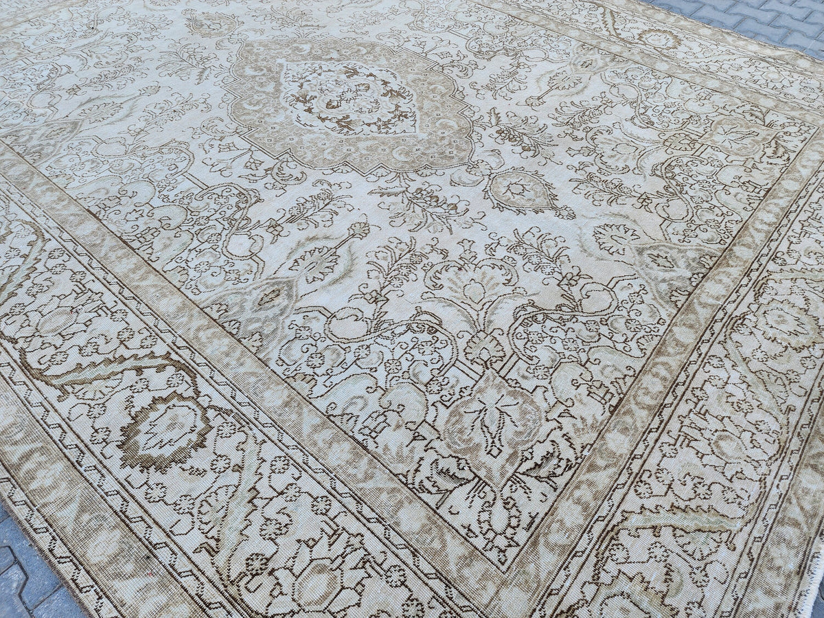 Large Vintage Turkish Rug 10x12: Hand Knotted Wool Area Rug