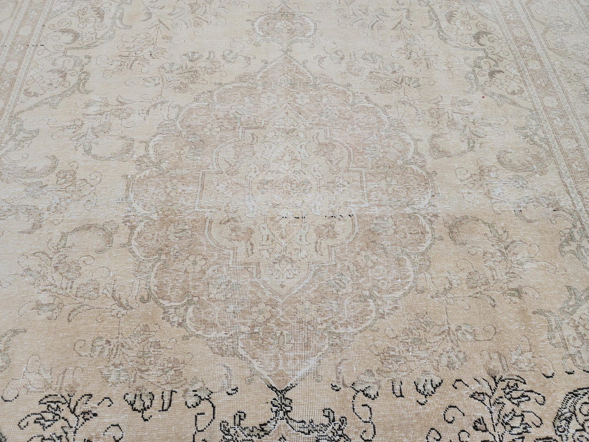 9×12  Vintage Wool Rug : Rustic Abraj  Hand-Woven, Neutral and Beige
