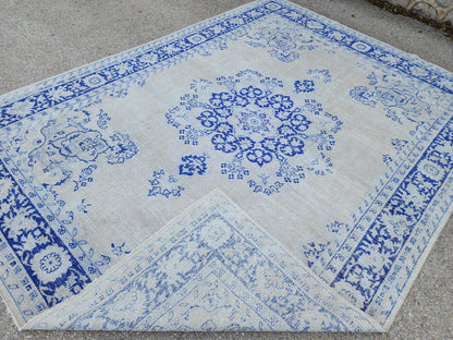Vintage Oushak Rug 8x11: Blue Medallion Turkish Hand-Knotted Wool Area Rug