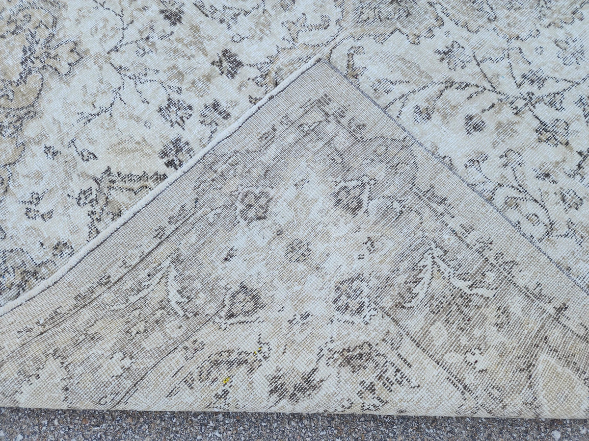 Hand-Knotted Wool Oushak Rug 6x10: Neutral Turkish Vintage Rug