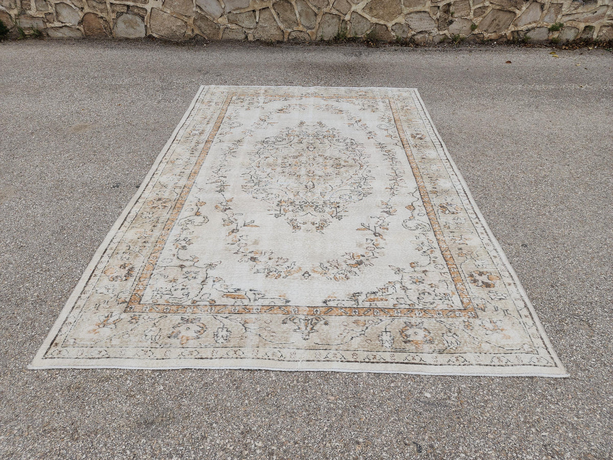 6x9 Vintage Oushak Rug: Handwoven Turkish Wool Medallion Rug