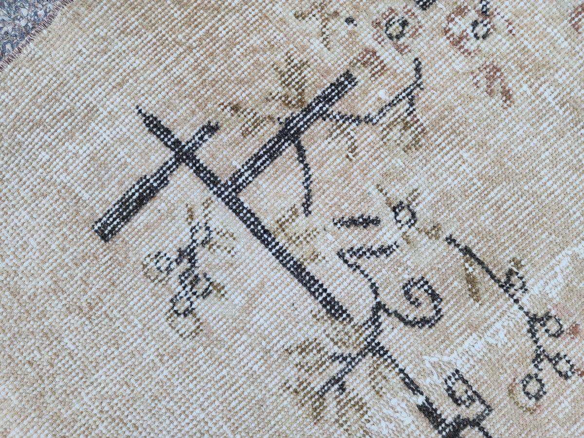 7x9 Beige Oushak Rug: Handwoven Turkish Wool, Muted Rustic Design