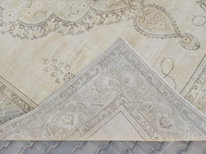 9x12 Vintage Area Rug: Hand-Knotted Wool, Gray & Ivory