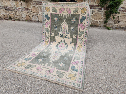 3x5 Oushak Rug: Handwoven Up Cycled Wool, Green Beige Medallion