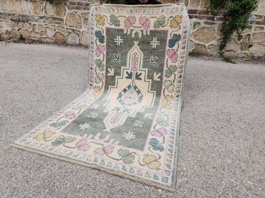 3.2x5.4 ft Turkish Oushak Wool Rug – Beige & Green, Entryway