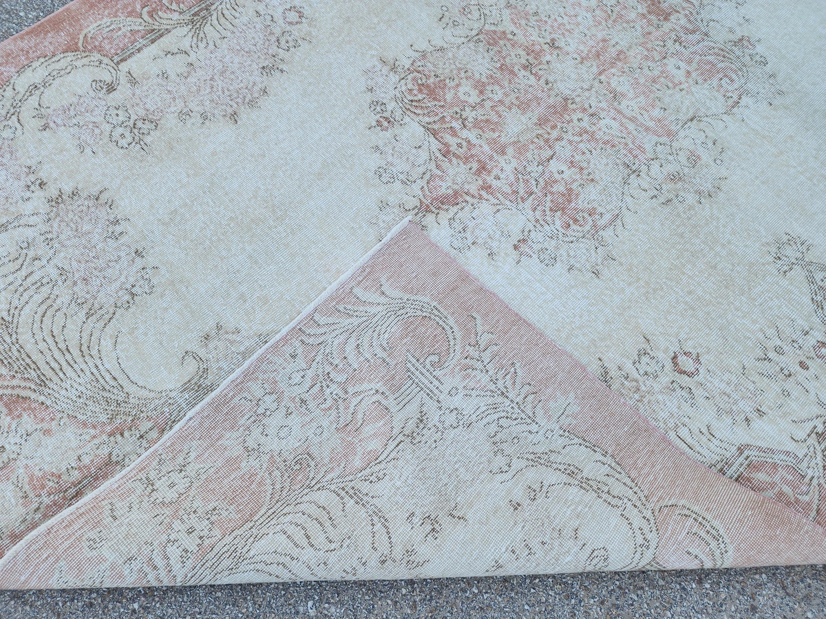 Vintage Turkish Oushak Rug 7x10: Hand-Knotted Wool, Distressed Beige