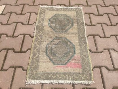 Oushak Boho Rug: Small Vintage Doormat (1.64x2.89 ft)