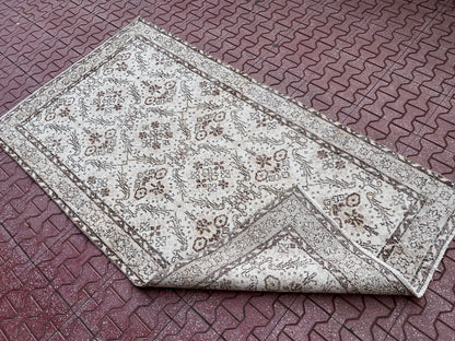 4x7 Handwoven Turkish Oushak Rug: Neutral Gray Wool & Cotton