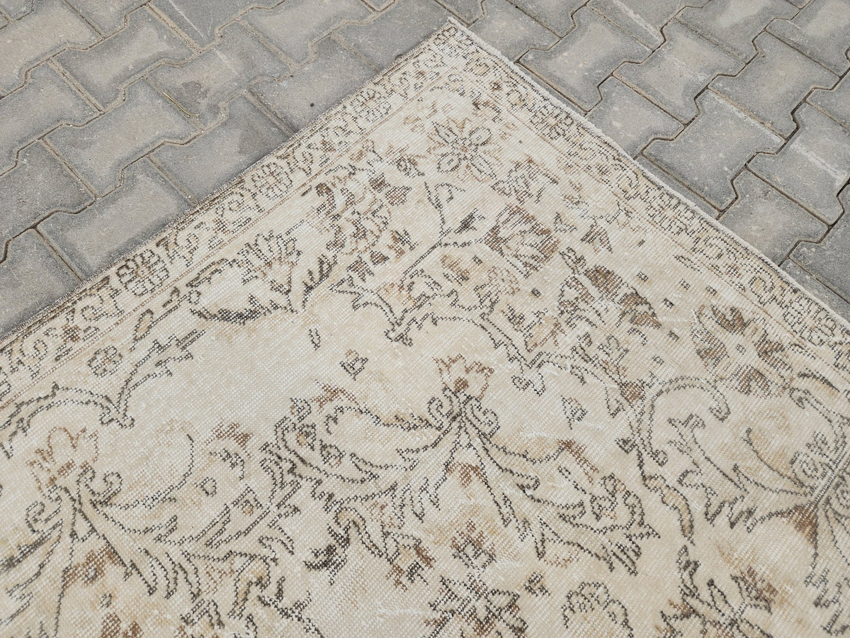 6x9 White Oushak Wool Rug: Turkish Vintage Area Rug