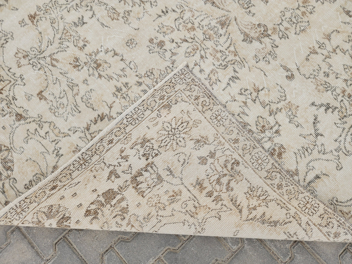 6x9 White Oushak Wool Rug: Turkish Vintage Area Rug