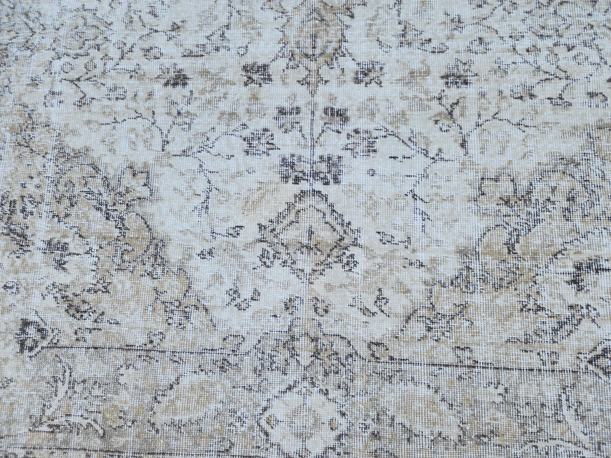 Hand-Knotted Wool Oushak Rug 6x10: Neutral Turkish Vintage Rug