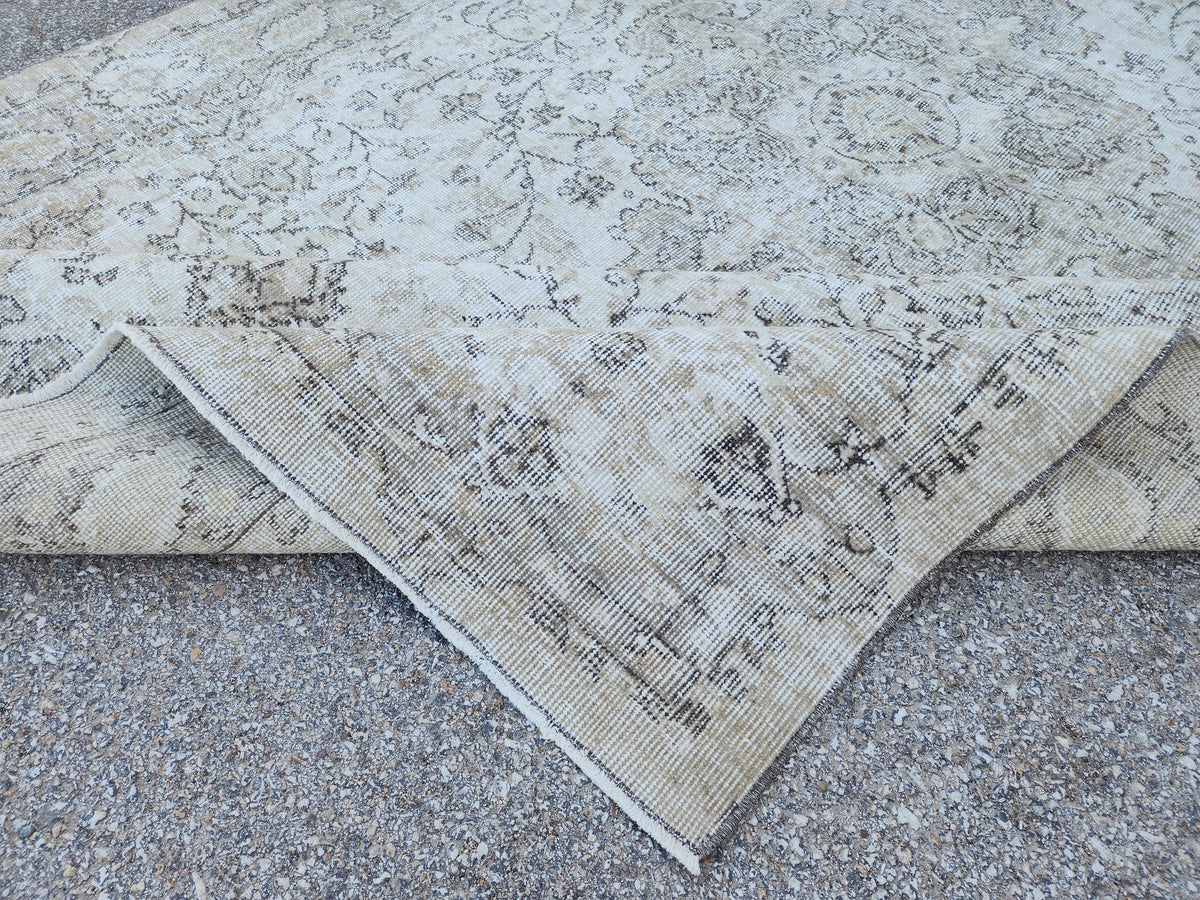 Hand-Knotted Wool Oushak Rug 6x10: Neutral Turkish Vintage Rug