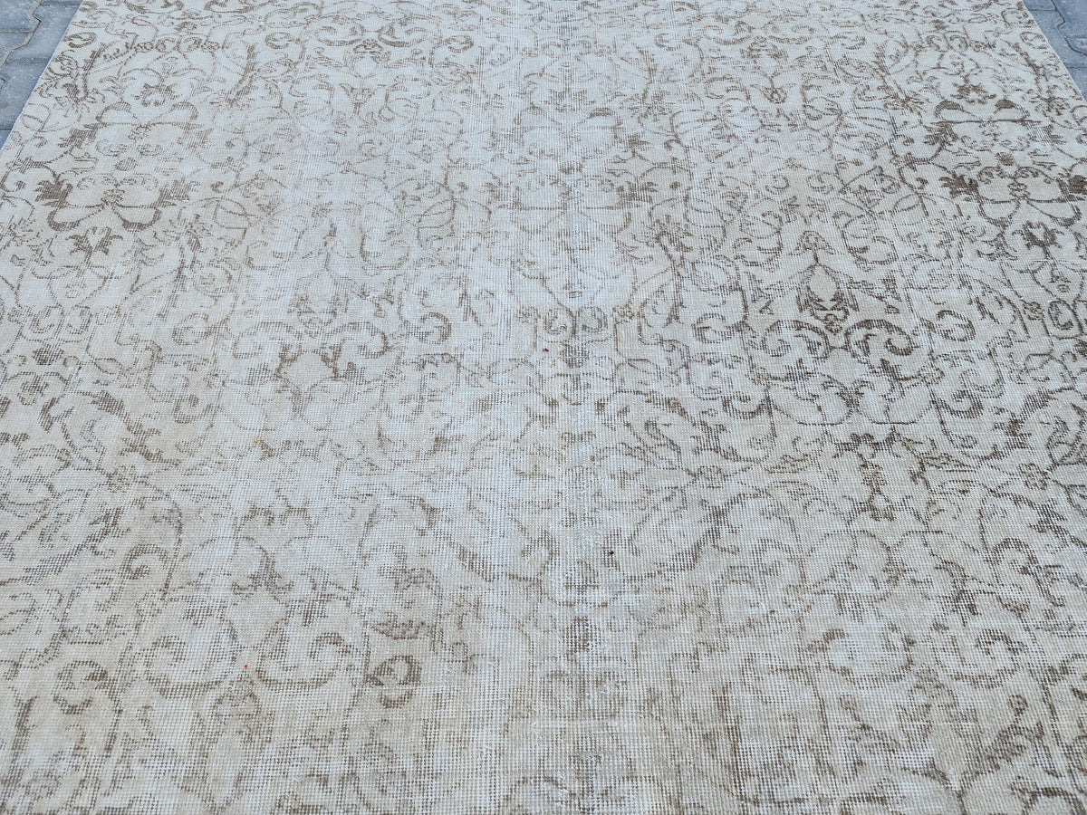 6x9 Vintage Oushak Rug: Hand-Knotted Neutral Bohemian Rug