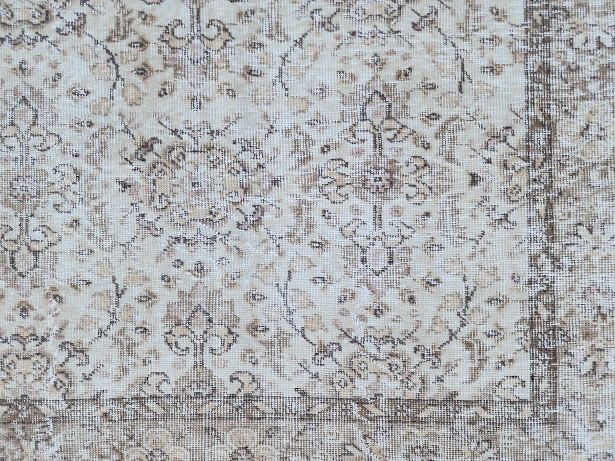 Hand‑woven Turkish Oushak Wool Rug Neutral 5×8 Area Rug: Home Decor