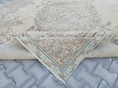 Large Vintage Turkish Rug 9x12: Handwoven Wool Beige Cream