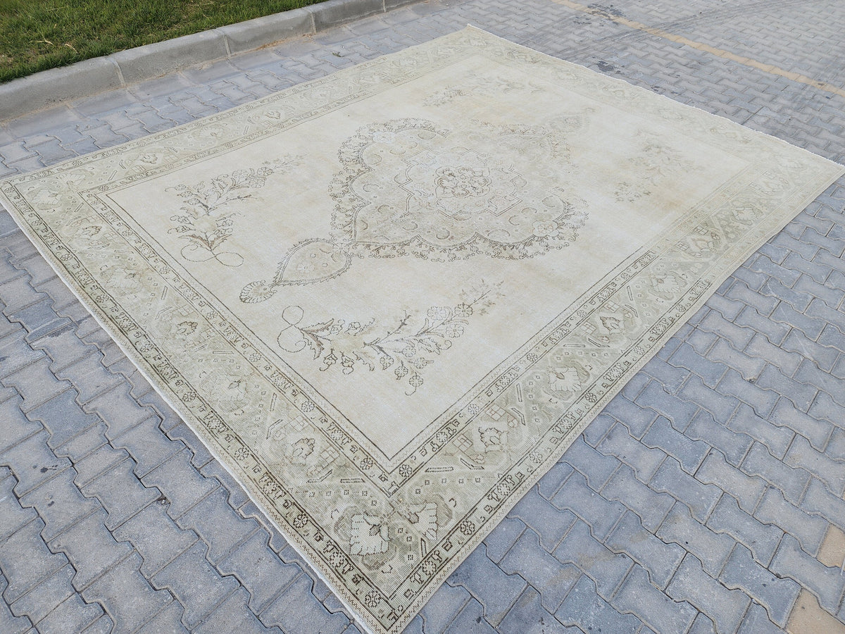 9x12 Vintage Area Rug: Hand-Knotted Wool, Gray & Ivory