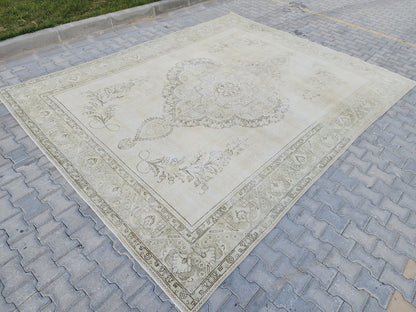 9x12 Vintage Area Rug: Hand-Knotted Wool, Gray & Ivory