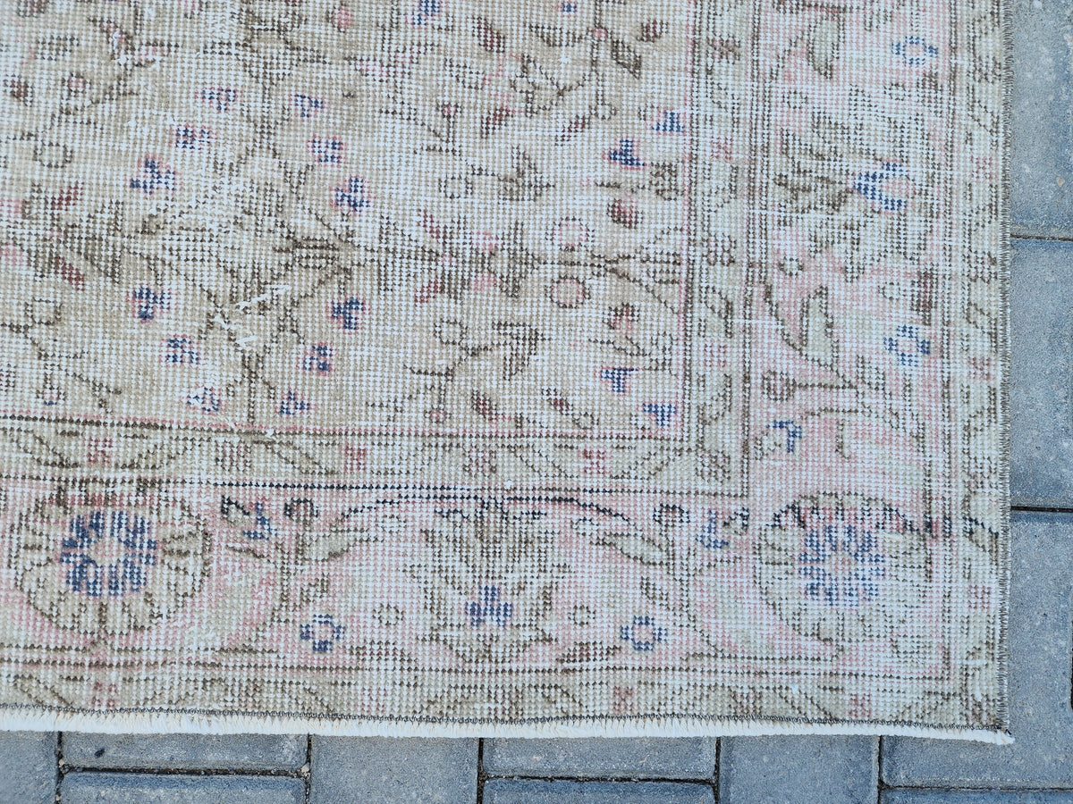 Vintage Oushak Rug 5x8: Hand-Knotted Beige Oriental Rug