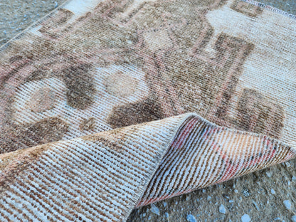 Vintage Oushak Area Rug: Small Oriental Door Mat (1.9x2.8)